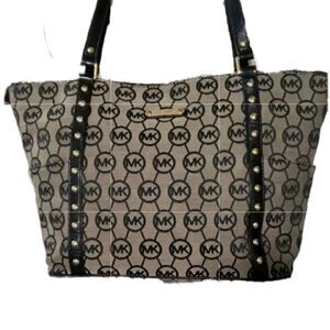 Michael Kors Jetset Tote In Black And Tan Logo Print